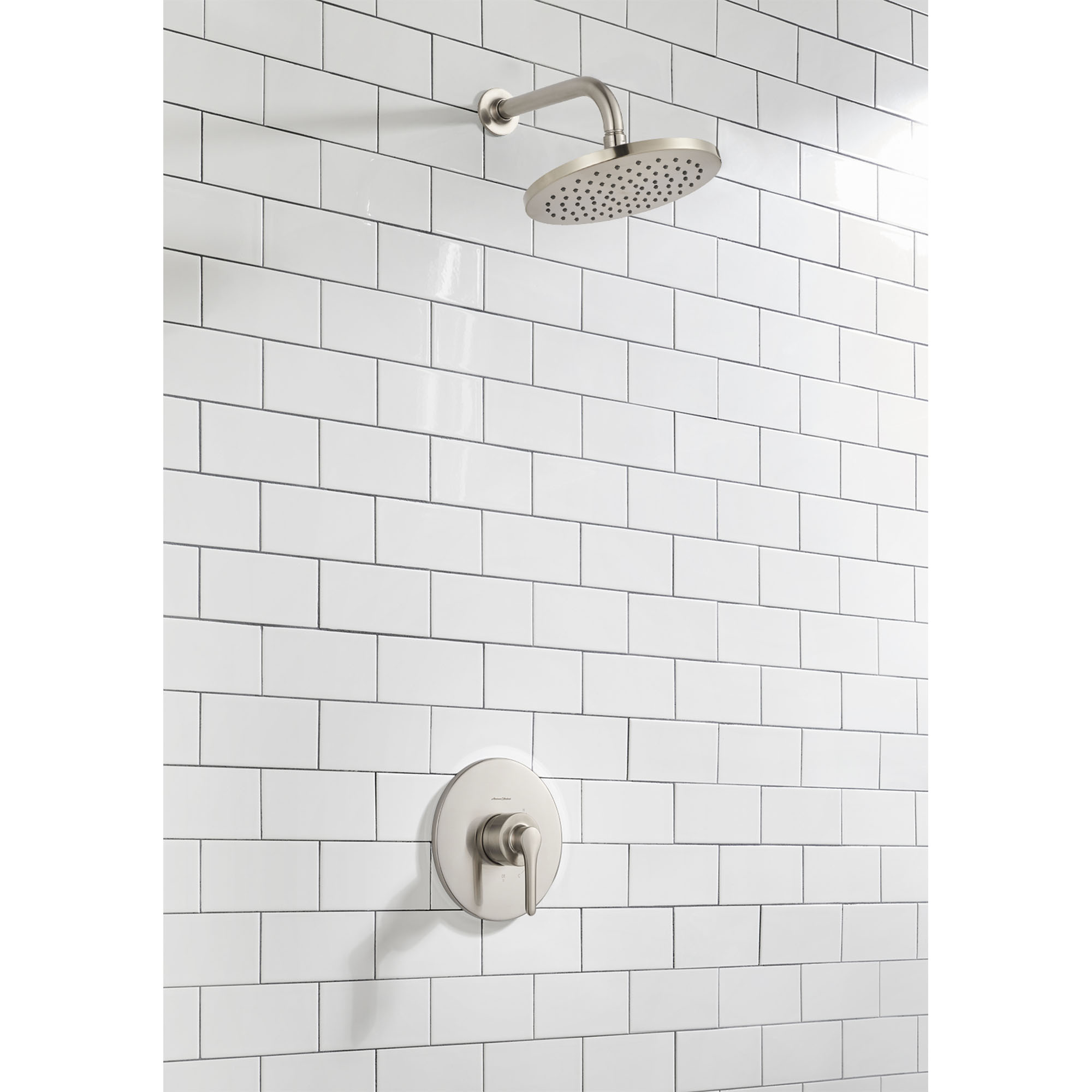 Pomme de douche à effet pluie à économie d'eau Studio® S 1,8 gpm/6,8 L/min 8 pouces